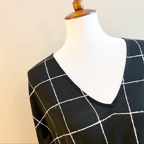 Vince White/Black Windowpane Plaid Casual Fit Knit Dolman Sleeve Top - Picture 2 of 7